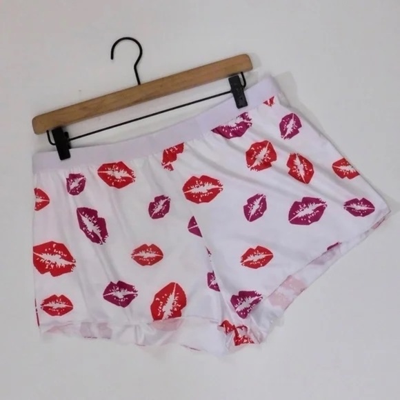 NEW!! HOT LIPS Lipstick Kiss Cropped Loungewear Two Piece Set Top Shorts XXL 2XL - Picture 5 of 9